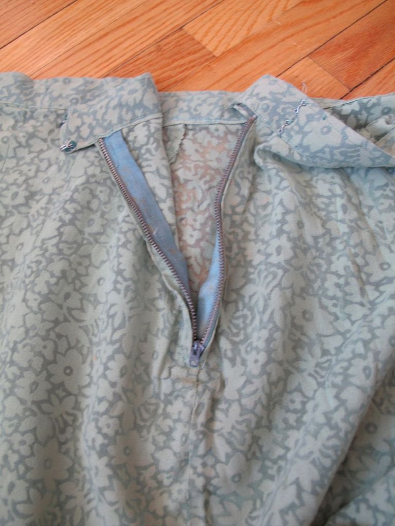 The zipper is quite heavy for the fabric.