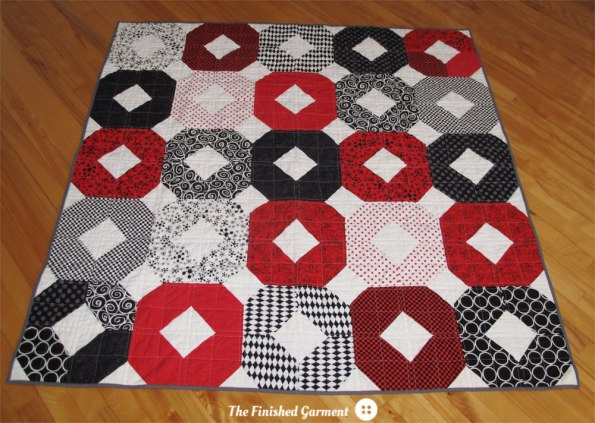 Red Xs and Os quilt by The Finished Garment